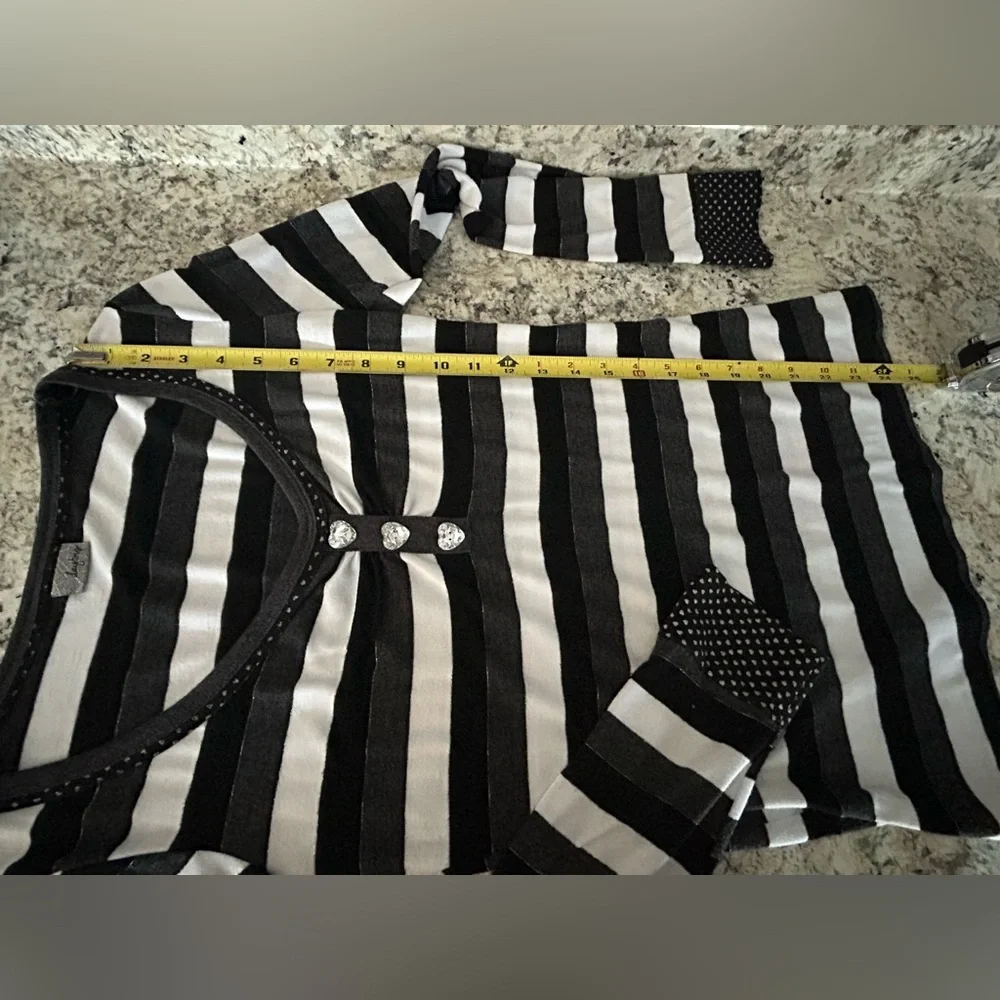 Daytrip Y2K Black White Silver Metallic Stripe Top Crystal Heart Buttons Size M - Picture 9 of 9